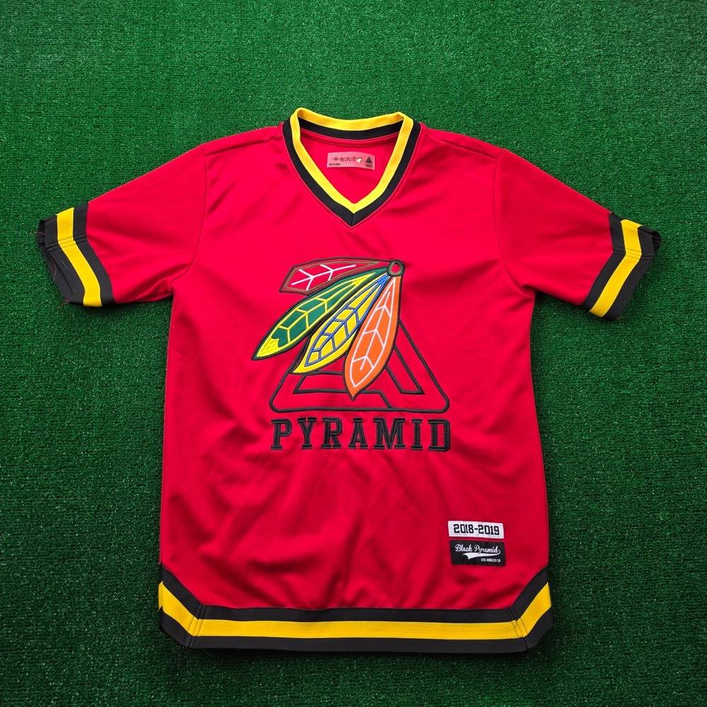 Black Pyramid 2018-2019 Blackhawks Mashup Hockey V-Neck Jersey Mens Medium Red